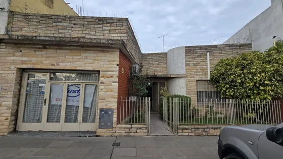 Venta De Casa 3 Ambientes En Isidro Casanova,
