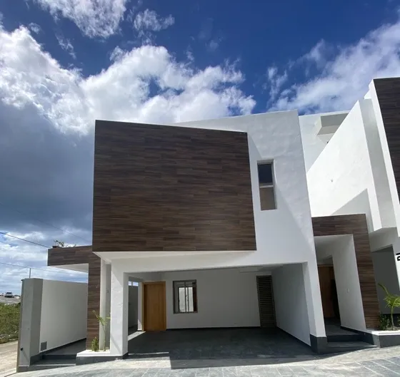 Prado Oriental - Hermosa Casa De 3 Niveles De 
