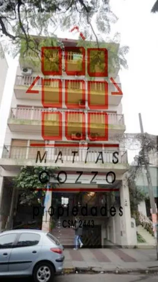 3 Dormitorios / Frente A La Plaza De Caseros! / Cocina Indep