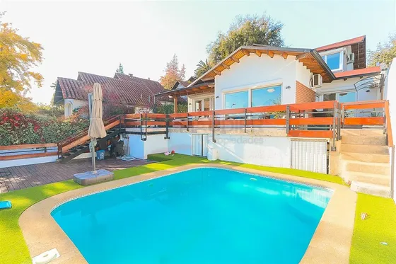Casa En Venta De 4 Dorm. En Las Condes