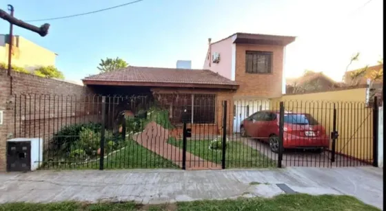 Casa En Venta - 4 Dormitorios 2 Baños - 400mts2 - Villa Luzuriaga