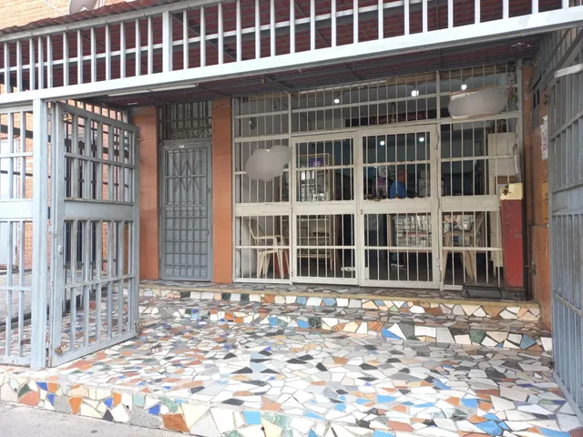 Casa Comercial Y Residencial, Con Local A Pie De Calle. Catia. Caracas