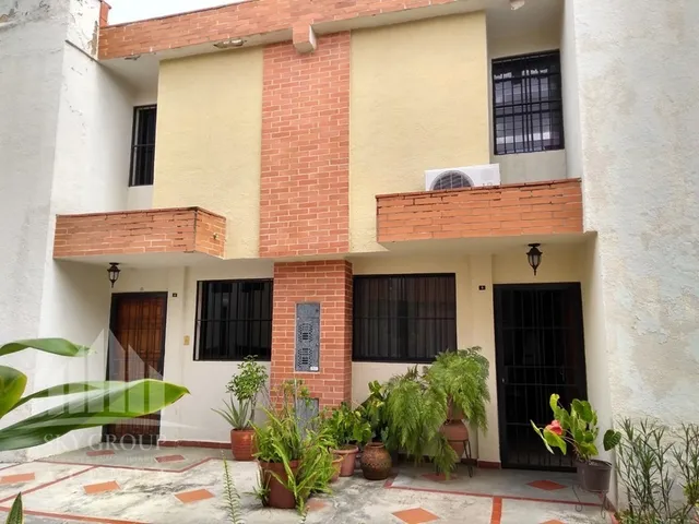 Casa Quinta Tipo Town House En Naguanagua, Urb. El Guayabal, Conjunto Residencial Guayabal Norte.  Tg