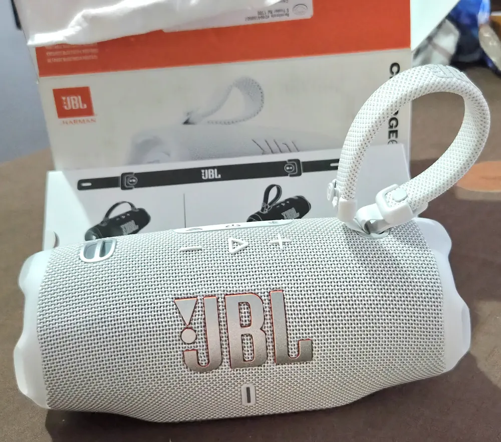Alto-falante portátil Jbl Charge 6 com Bluetooth branco