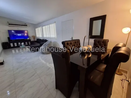 Venta Hermosa Casa Ofrece Una Fusión Perfecta De Comodidad Y Estilo,ubicado En La Urb Las Trinitarias Barquisimeto -% #/tu Futuro Comienza Aqui /* Tu Nueva Propiedad Espera Por Ti.-