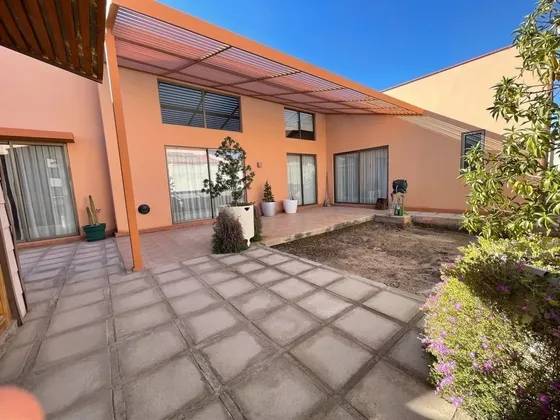 Casa En Venta De 5 Dormitorios En Lomas Huasi Cala...