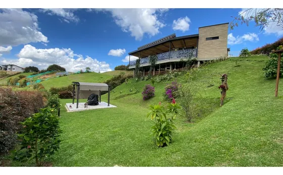 Venta De Casa Campestre Con Vista, Un Nivel En El Retiro, Oportunidad