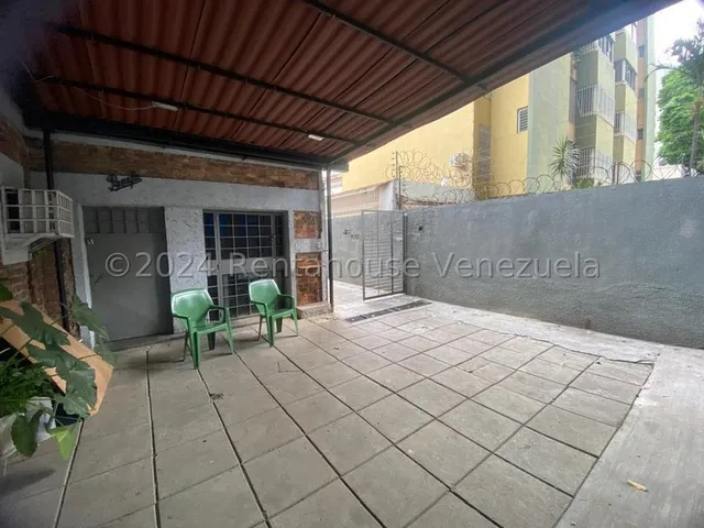 Bello Monte, Avenida Casanova !! Local Comercial A Pie De Calle, 159 M2, 1 Baño. Ideal Para Centro De Producción De Alimentos. Excelente Ubicación !!