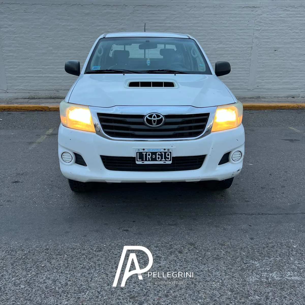 Hilux White Color Dx 2.5 Pack 4x2 2012
