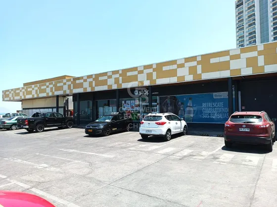 Amplio Local Comercial En Stripcenter
