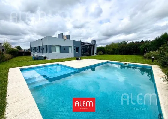 Casa En  Santa Ines En Una Sola Planta Amoblada.