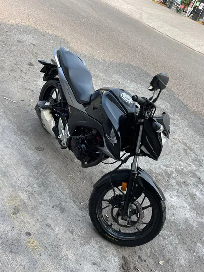 Honda Cb160f Color Negra