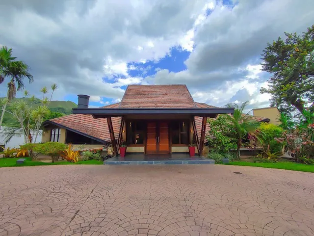 Hortiz Espectacular Casa De Lujo En Venta En El Solar,  Guataparo, Planta 100% Y Pozo De Agua, Piscina, Arquitectura Moderna, Pisos Y Techos De Madera. Mini Fincas El Solar,264435