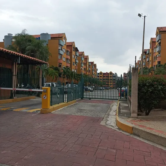 Elena Hidalgo Vende Hermoso Penthouse Apartamento Duplex Urb. Poblado De San Diego Pozo Propio Vigilancia 24/7 Piscina , Cerca A La Universidad Ujap San Diego  Carabobo.