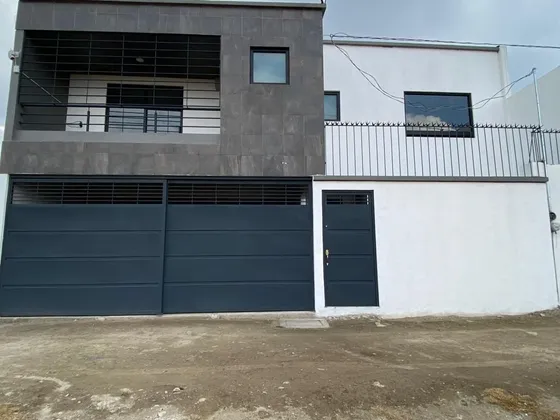 Rento O Vendo Casa Sola En Cacalomacan.