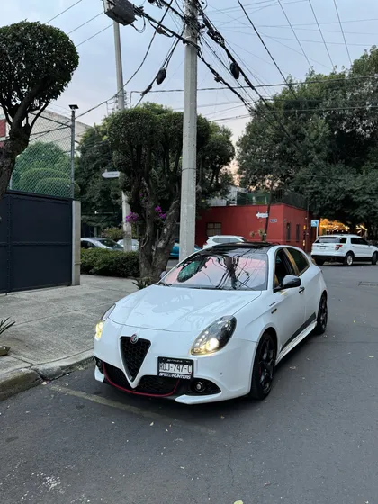 Alfa Romeo Giulietta 1.8 Quadrifoglio Verde Ddct At