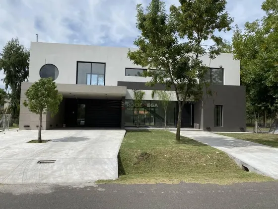 Casa En Venta En Barrio Santa Ana Moreno