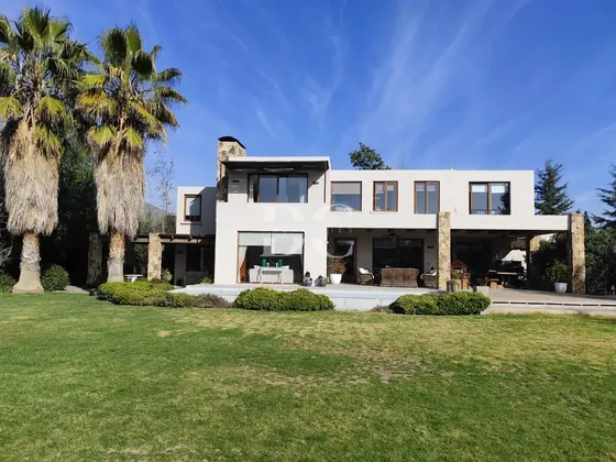 Casa En Venta De 4 Dorm. En Colina Las Brisas De Chicureo