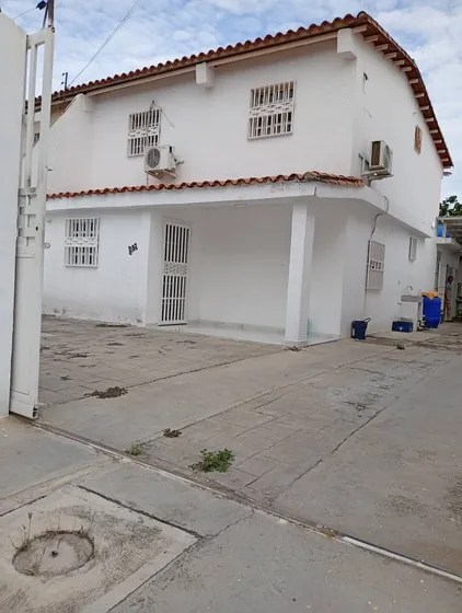Gl Town House En Ciudad Alianza - Agua Marina