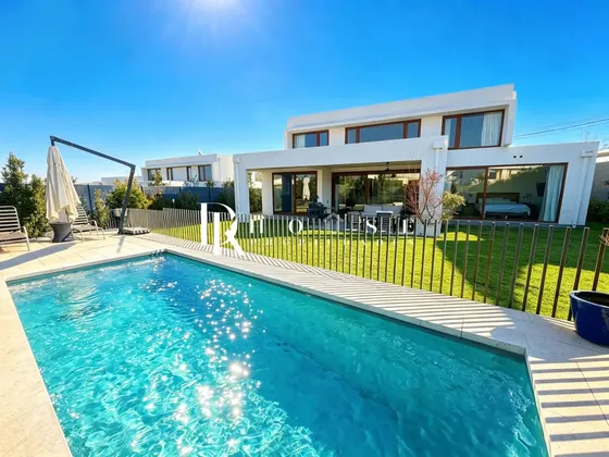 Excelente Casa Mediterránea En La Dehesa/5d+5b/jardinpiscina