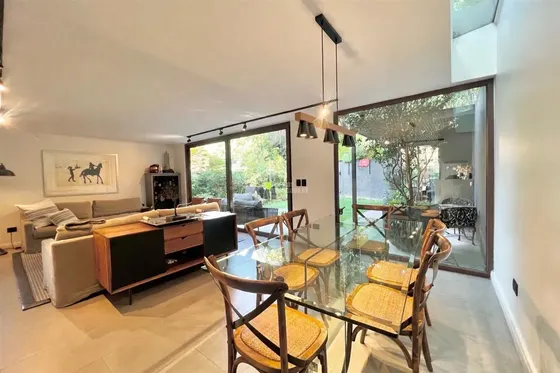 Casa En Venta De 5 Dorm. En Lo Barnechea.condominio.colegios
