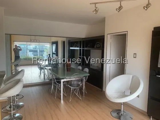 Apartamento En Alquiler En Clnas. De Bello Monte Con Área De Gimnasio Y Piscina Privada
