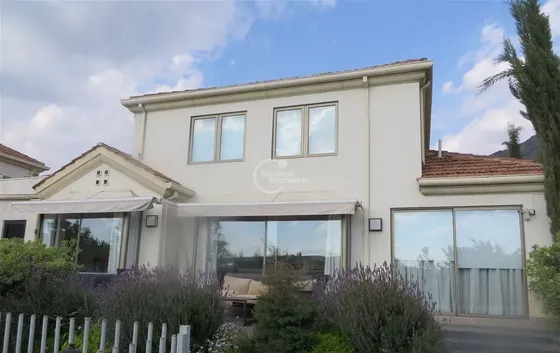 Casa En Arriendo De 6 Dorm. En Las Condes