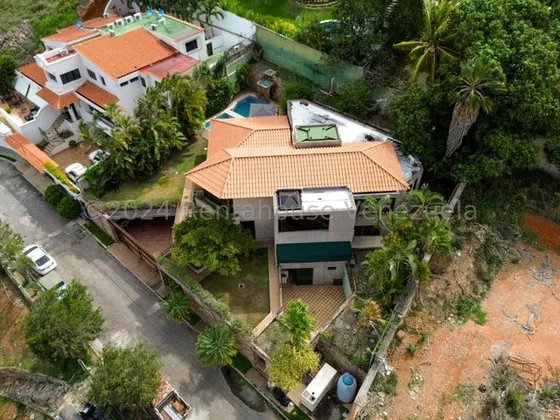 Fredxia Castillo Vende Hermosa Casa En El Pedregal Conjunto Cerrado Barquisimeto # 25-1973