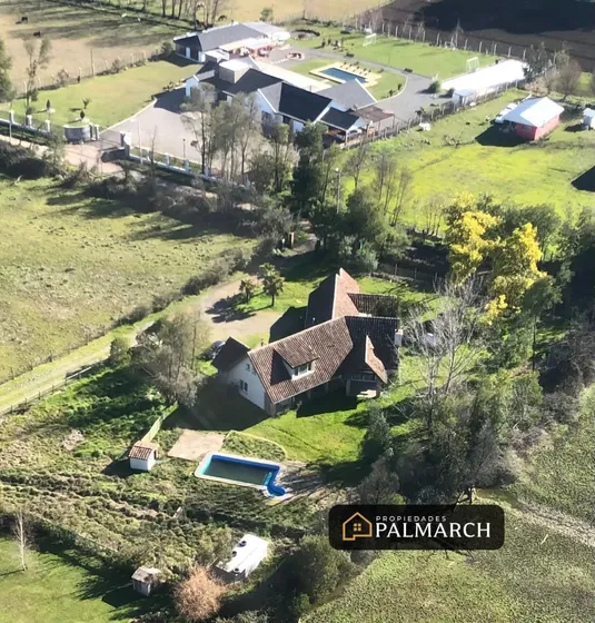 Casa En Arriendo Terreno Con Piscina Las Coles,