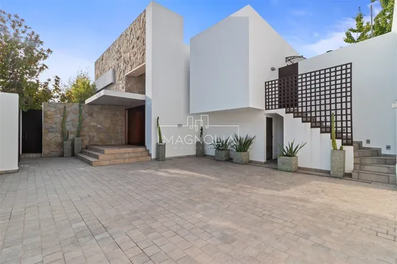 Casa En Venta De 6 Dorm. En Las Condes