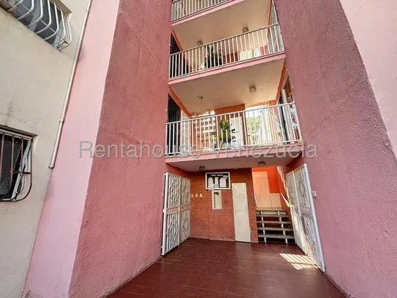 Erika Armeya Vende, Apartamento En La Urbanizacion El Palmar De Cabudare Flex: 25-18194