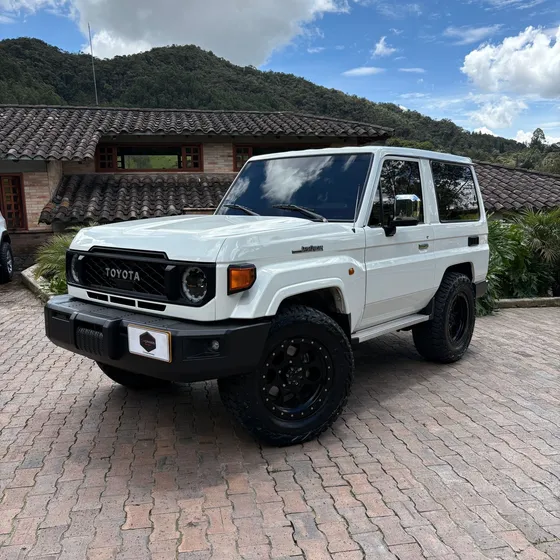 Toyota Land Cruiser 79 2.8