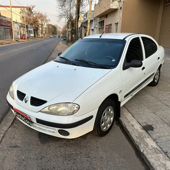 Renault Megane 1.9 I Tric Pack Plus