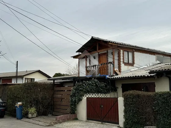 Casa En Venta De 9 Dorm. En La Florida