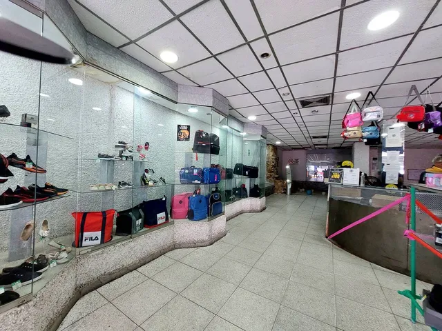 Venta De Amplio Local Comercial En La Calle Paez G.g