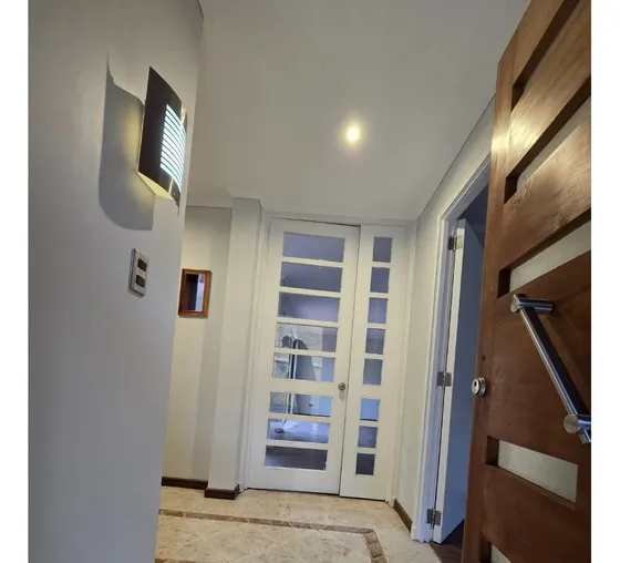 Casa Remodelada De 136 M2 En La Reina, Rm