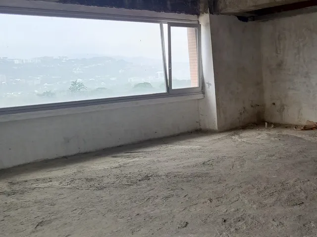 Venta De Oficina 76m² En Obra Gris En Centro Empresarial En Los Dos Caminos
