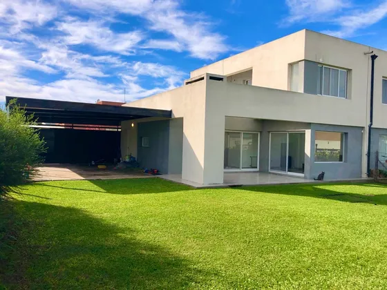 Casa En Venta En Pilar Del Este - Casas Del Este