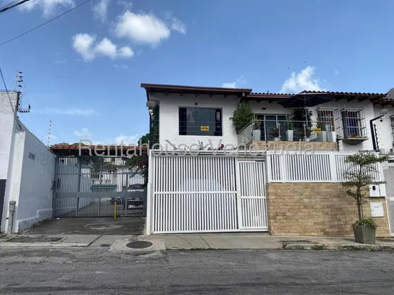 Venta De Casa Los Dos Caminos 190m2 3h 3b 2p
