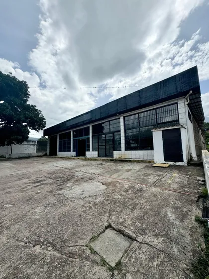En Venta / Alquiler  Galpón Comercial E Industrial Ubicado En La Via Principal Pasando La Alcabala Del Mirador (via Zorca)