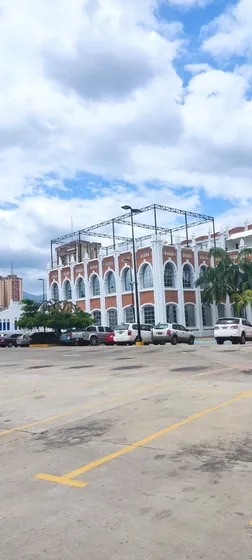 En Alquiler Local Comercial. C.c. Estación Central. Maracay