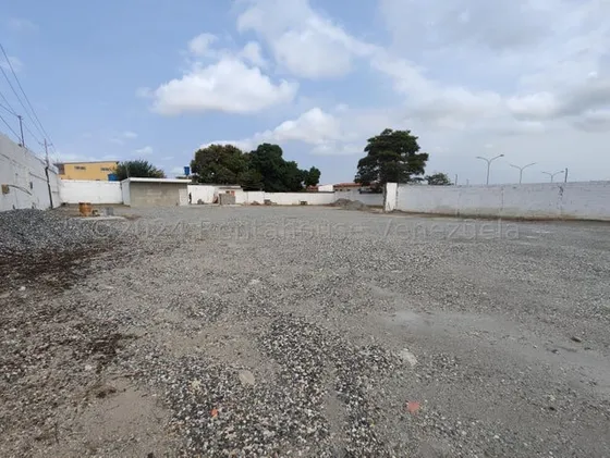 Terreno En Venta En Cabudare Los Ratrojos Posee 1777m2 Posee Oficinas Y Baño En Obra Gris Cod 25 6597 Comunícate Soy Gabi Irastorza                                                                     