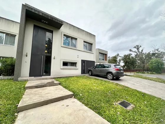 Venta De Casa. Barrio Cerrado Altos Del Sol.