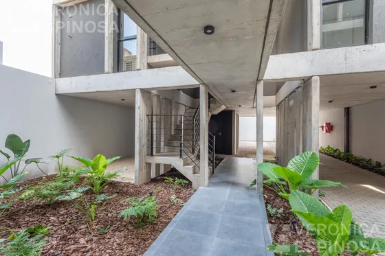 Departamento De Dos Ambientes En Venta, Morón. Con Baulera Y Terraza.