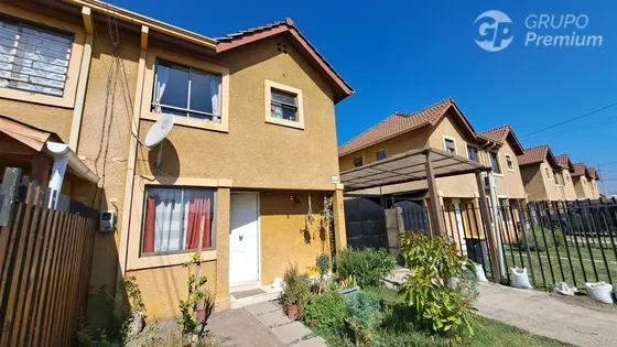 Casa En Venta De 3d 3b 3 Estacionamientos En Talagante