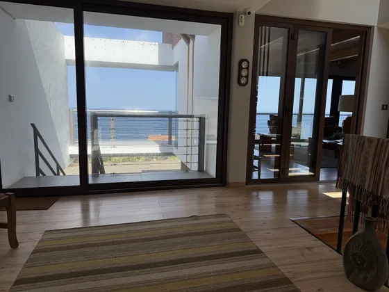 Estupenda Casa Con Vista Al Mar En Primera Línea
