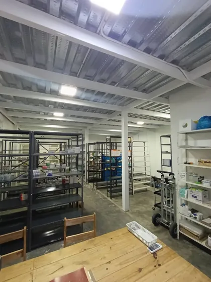 Casa Comercial En Alquiler Valencia Urb La Alegria (mer)