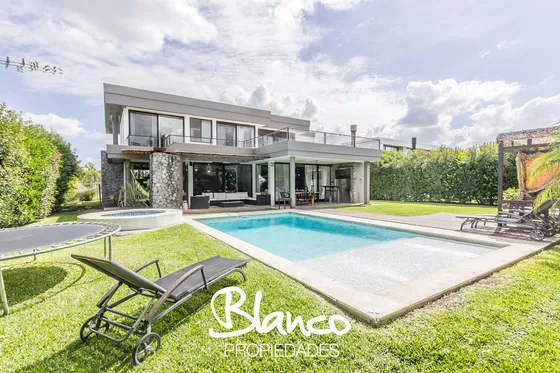 Casa  En Venta En La Lomada, Pilar, G.b.a. Zona Norte