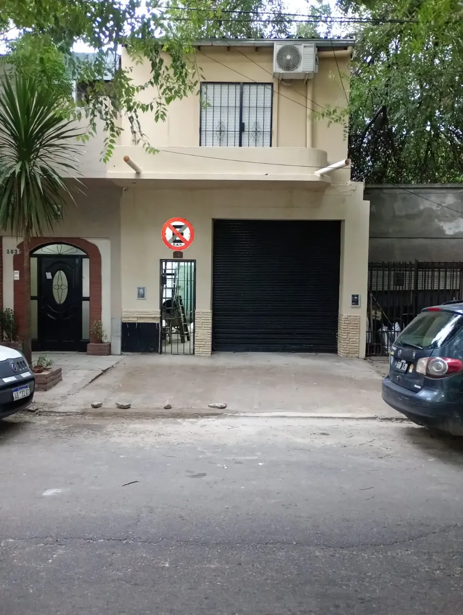 Local En Venta Zona Caseros, Tres De Febrero. Dos Plantas De 40 Mts2. 80mts2 Total.