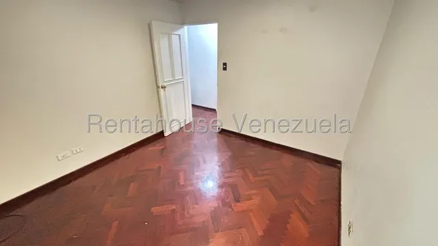 Comodo Apartamento Ubicado En Calle Cerrada  Los Naranjos Rsz